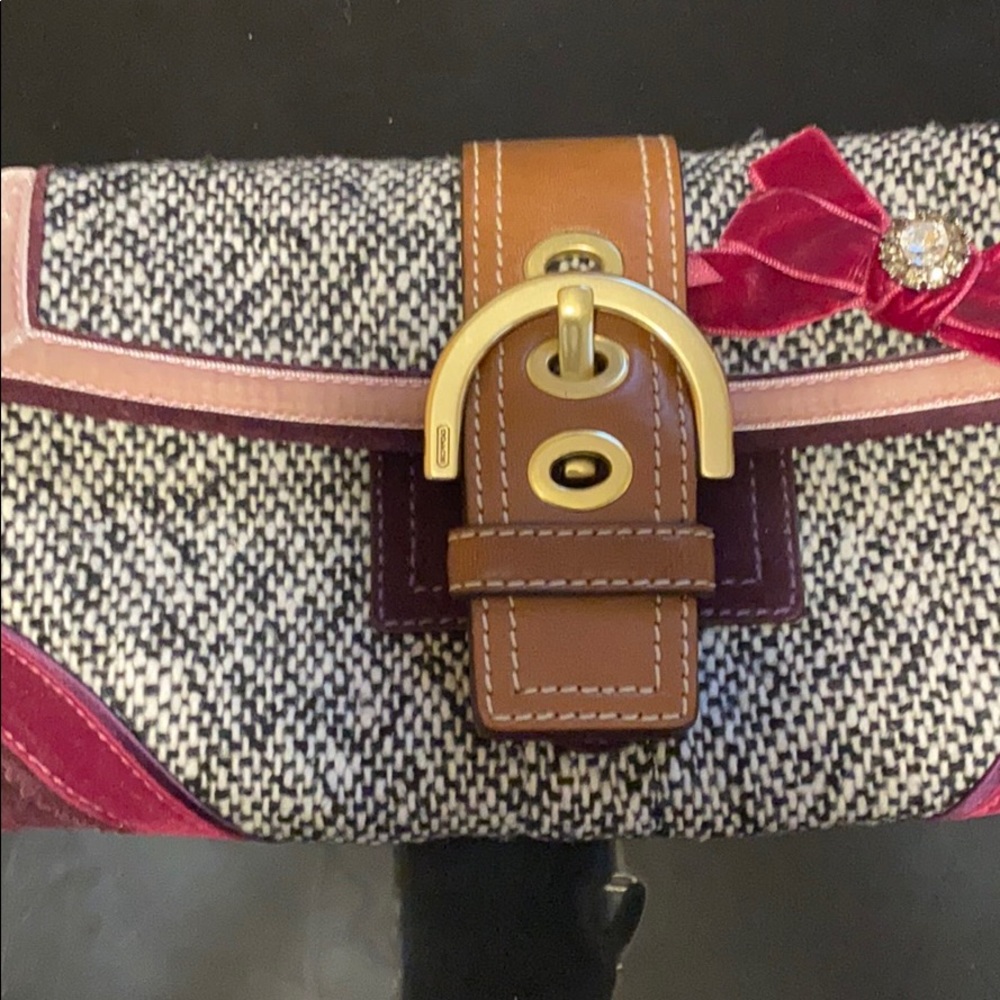Vintage Coach. No damage. 10”-5” 13” drop